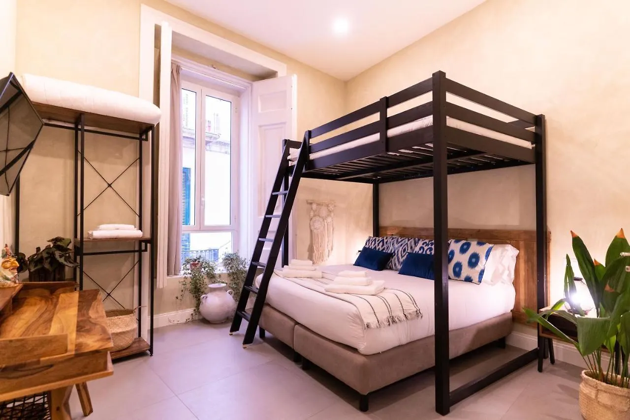 Hostel Hopestel Secret Garden Napoli Italy