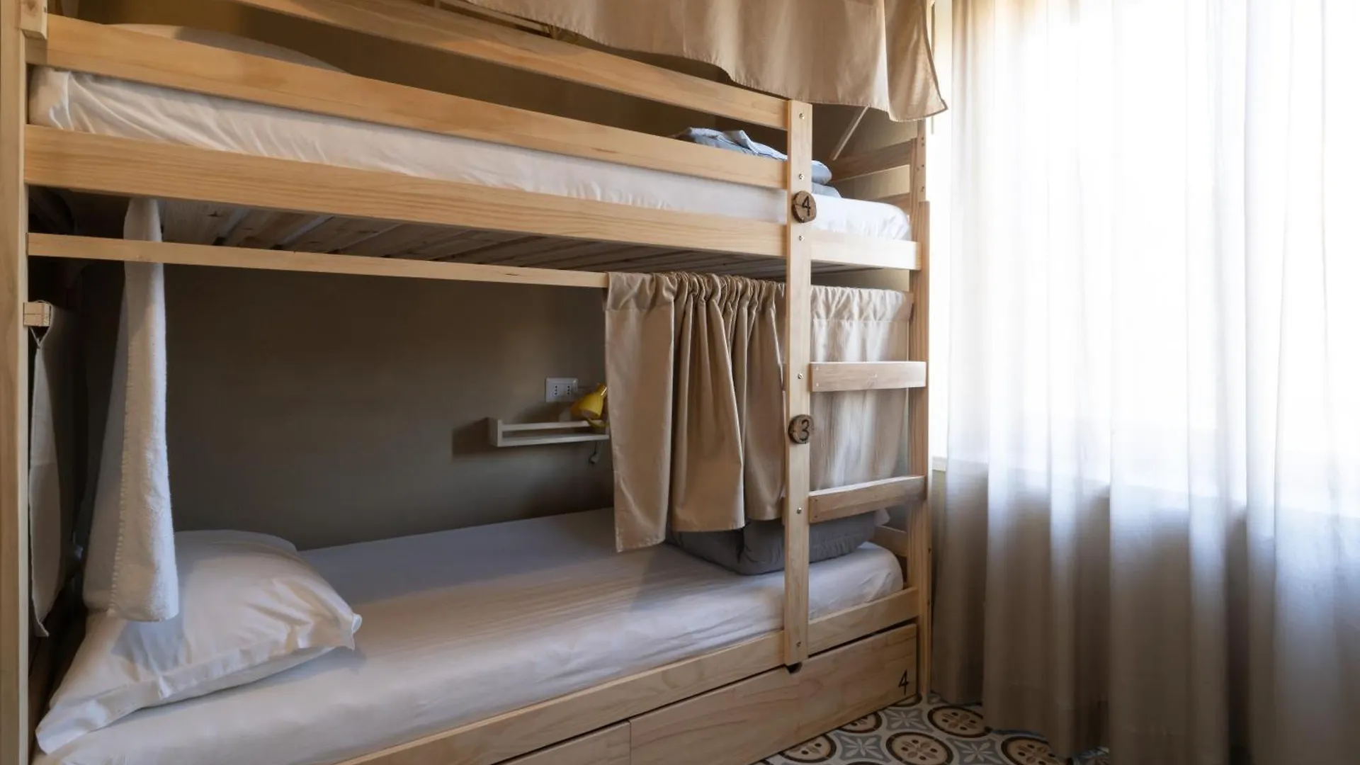 Hostel Hopestel Secret Garden Napoli Italy
