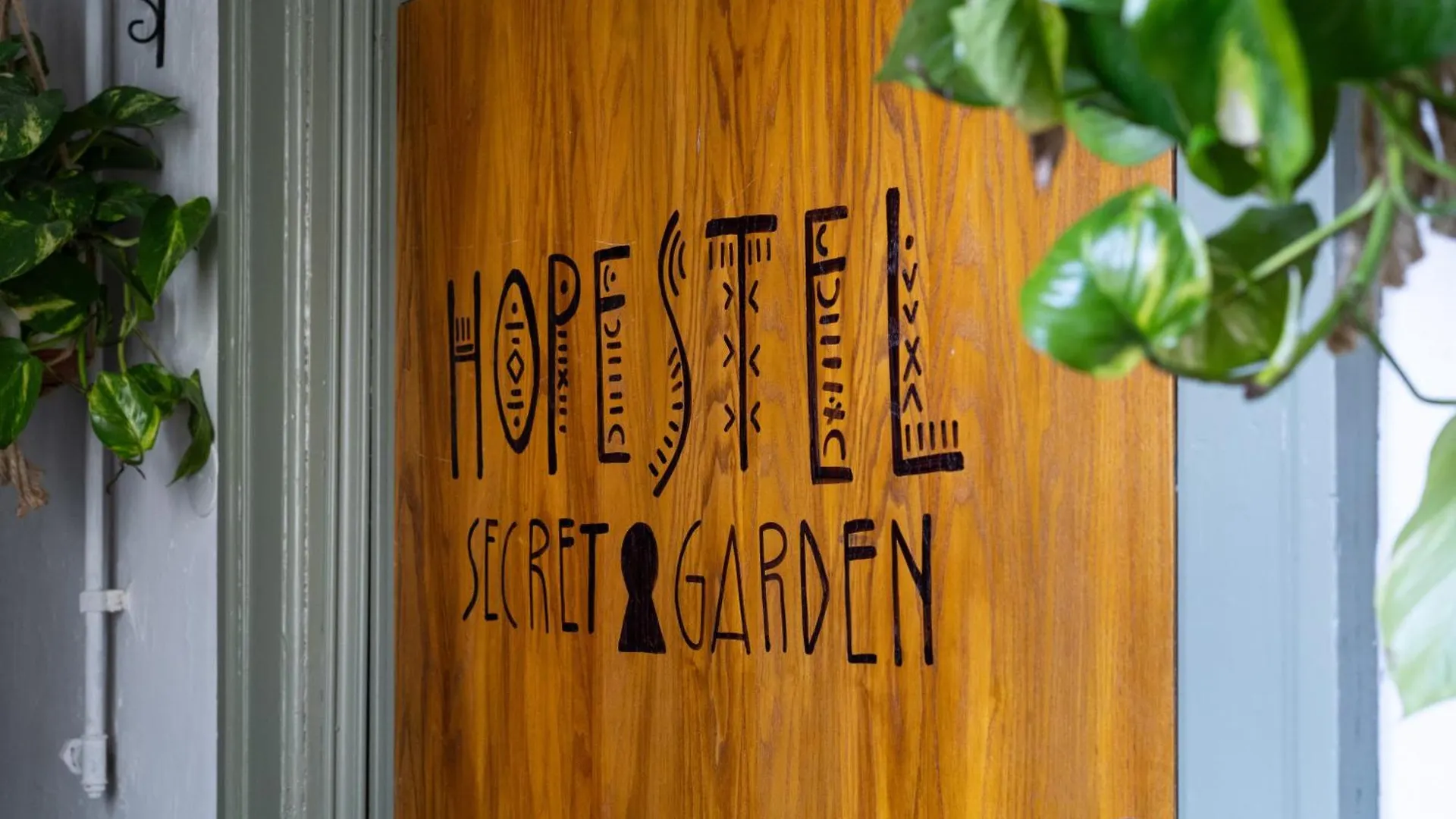 Hopestel Secret Garden Napoli Hostel